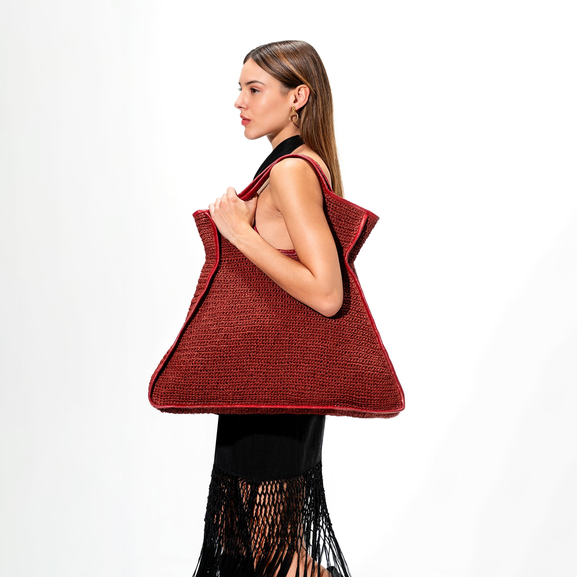 OOWNE handmade raffia bags designed in Barcelona